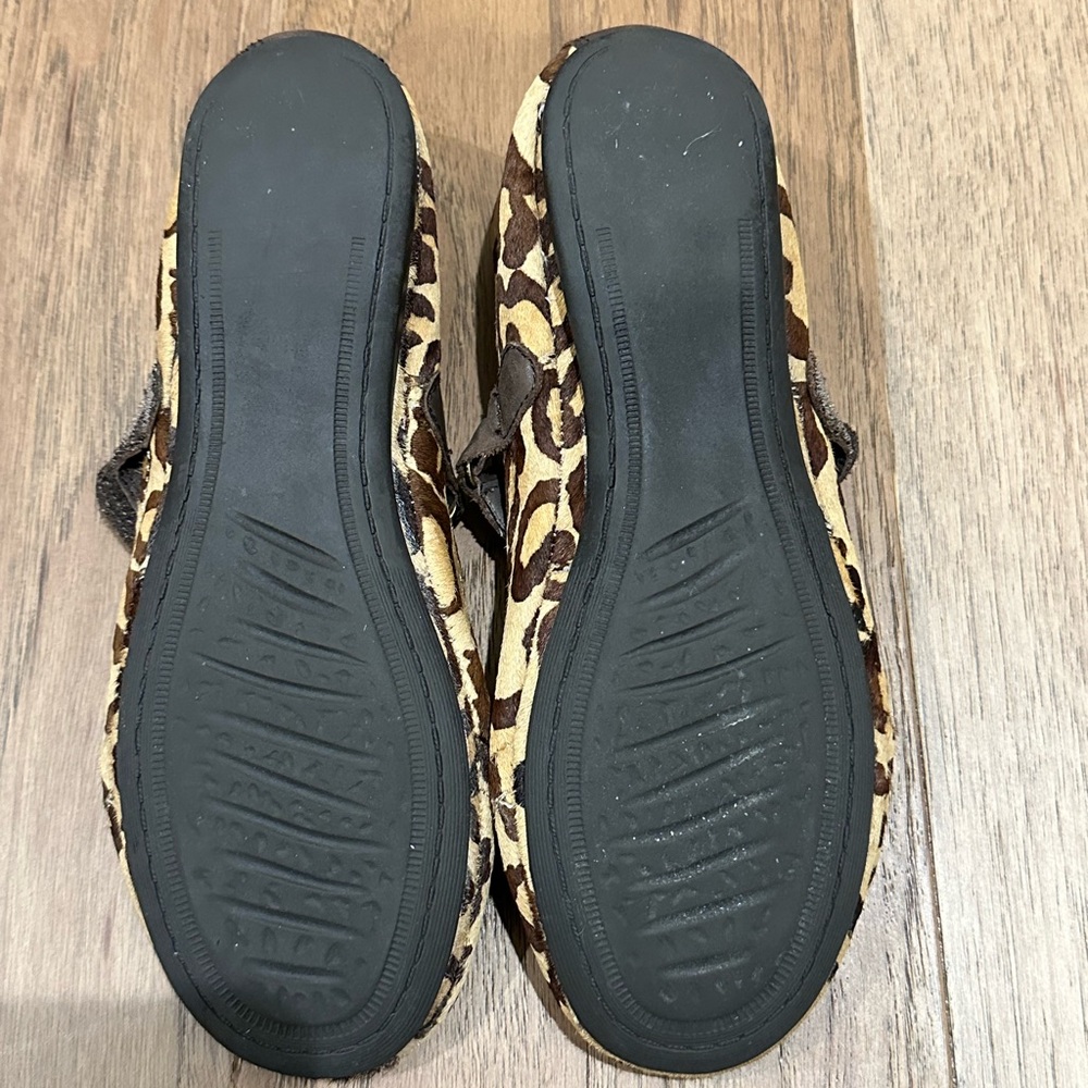 OTBT leopard flats. Size 6. EUC. - Picture 3 of 4